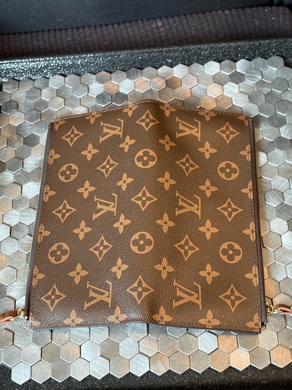 Wallet-Monogram 2 Zipperd Brown Long Monogram Wallet like new - Picture 6 of 10